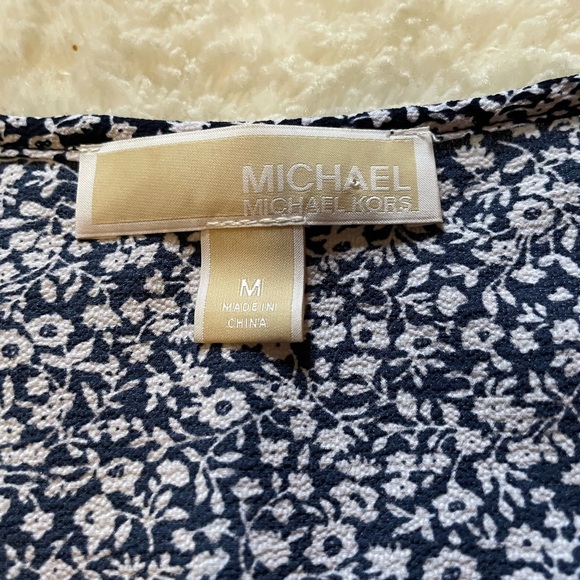Women’s Michael kors blue and white flowered blouse. Size US M - Picture 2 of 7